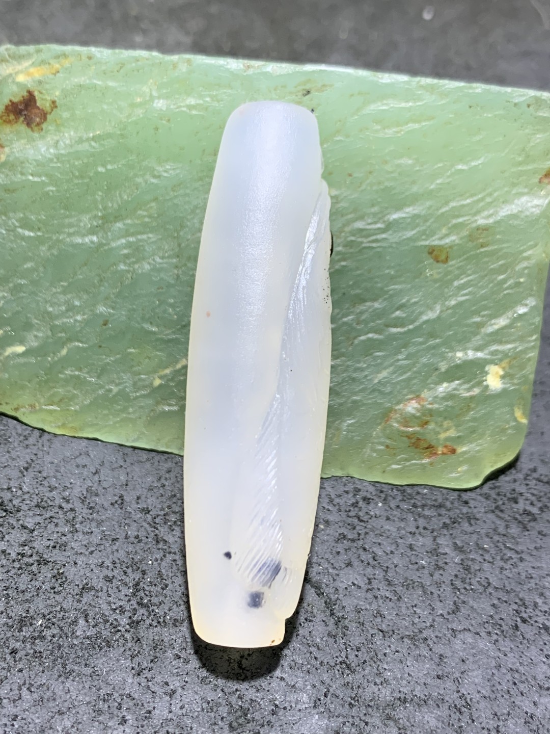 精美亚光高玉化海洋玉髓手工俏色巧雕龙鱼大桶珠一个！