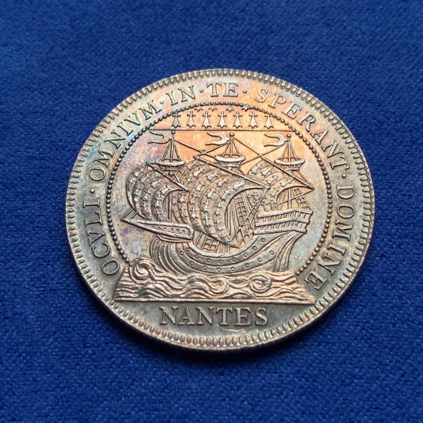 《竞宝斋》第173场-周日，周一2场 (全场包邮) 1890年 法国南特商会银代币 正面背面带极美五彩包浆 转光非常好！ 适合评级 13.5克 31.6mm