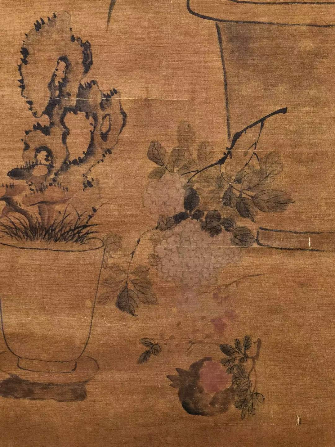 王毂祥绢本花草图立轴。王毂祥，明朝画家。王谷祥， 汉族，字禄之，号酉室，明朝长洲人。 王毂祥绢本花草图立轴。王毂祥，明朝画家。王谷祥， 汉族，字禄之，号酉室，明朝长洲人。