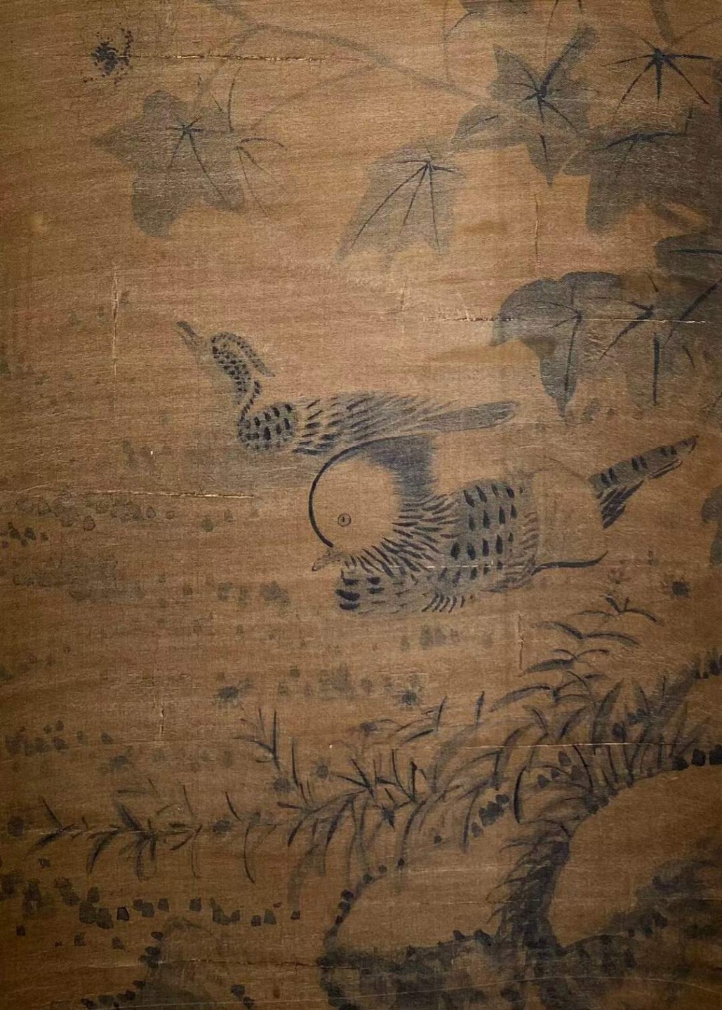 恽寿平绢本花鸟立轴。恽寿平(1633—1690)，初名格，字寿平，以字行，清代著名画家。与“四王”、吴历并称“清初六大家”。