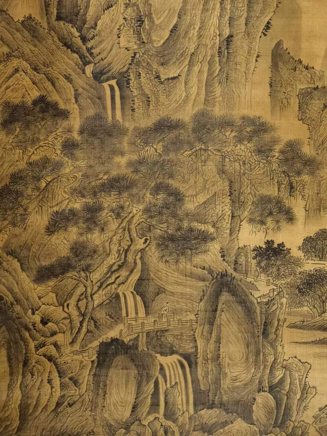 荆浩大六尺绢本山水。荆浩，五代后梁画家，（约850-911年），字浩然，号洪谷子，河内沁水，著名画家，北方山水画派之祖。