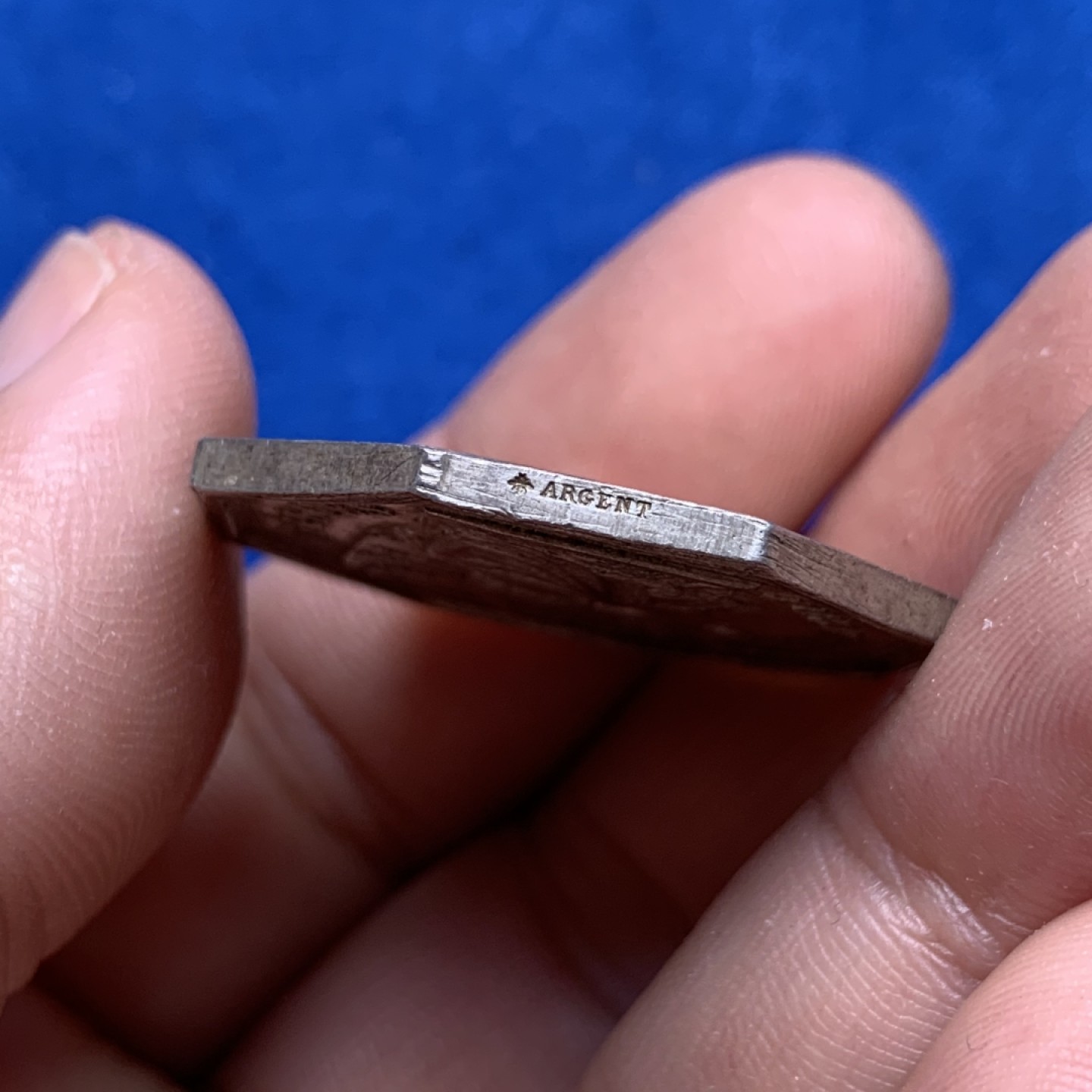 《竞宝斋》第173场-周日，周一2场 (全场包邮) 法国 高品质 1860-1879年图尔斯 公证人 八角银质代币 13.2克，对角直径33.1mm 蜜蜂边铭 银标