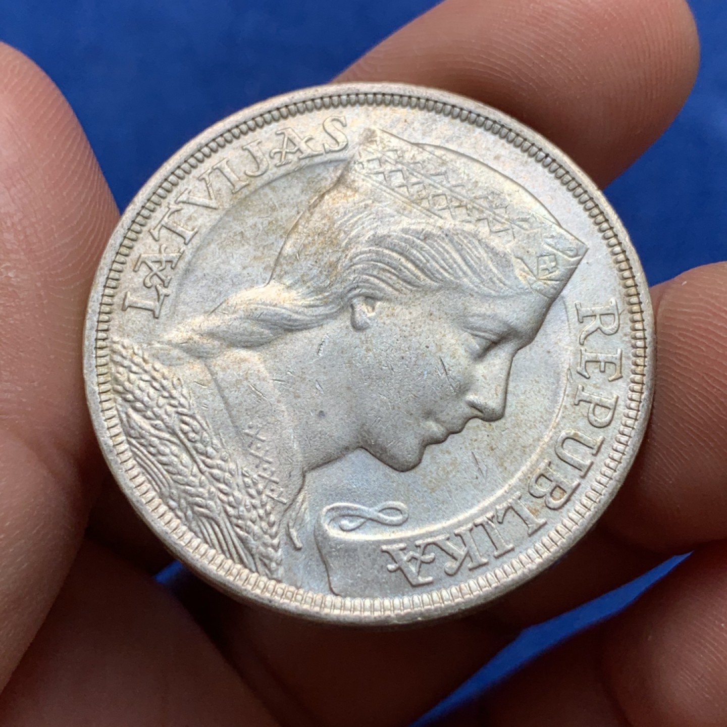 《竞宝斋》第173场-周日，周一2场 (全场包邮) 拉脱维亚 1931年 5拉特大银币 正面拉脱维亚女神背面国徽 转光品相