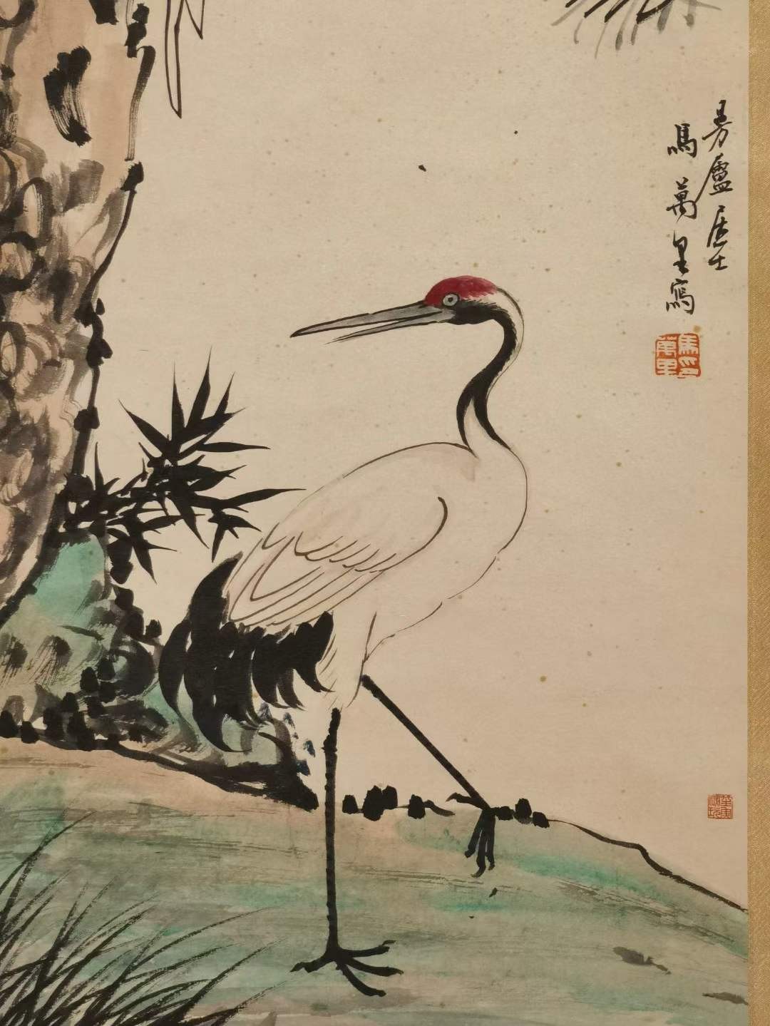 马万里纸本松鹤图立轴。马万里(1904~1979)，原名瑞图，他在诗词、绘画、书法方面有十分突出的艺术造诣，其中以花鸟画作品闻名于世。 马万里纸本松鹤图立轴。马万里(1904~1979)，原名瑞图，他在诗词、绘画、书法方面有十分突出的艺术造诣，其中以花鸟画作品闻名于世。