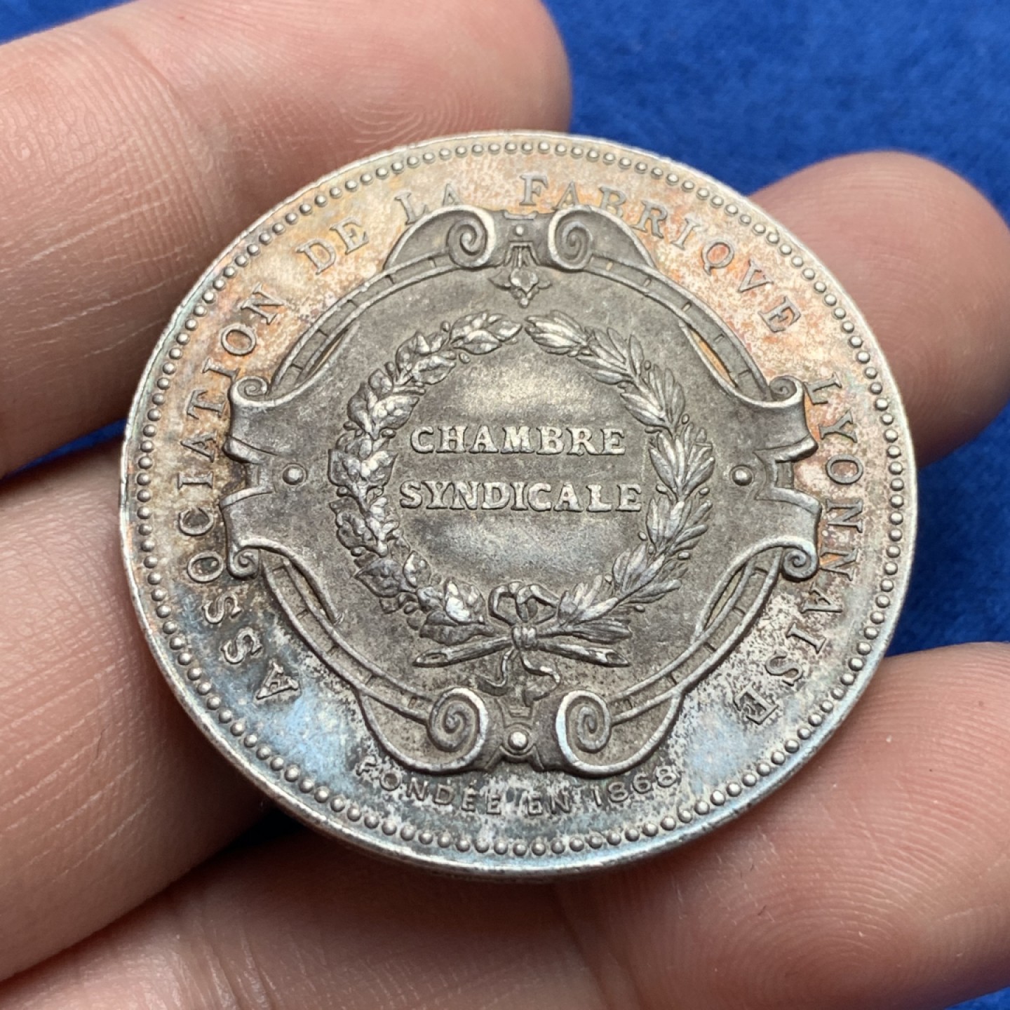 《竞宝斋》第173场-周日，周一2场 (全场包邮) 1868年 法国城市建设女神大银章 正宗养眼老五彩 高浮雕（厚4.2mm） 重28.78g 37mm