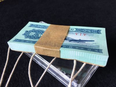 二分祥云一刀带捆签，无油无斑，内含强荧光背祥云47枚，其中“闪电云”有16枚，照片都是实拍图，因二分祥云的特殊性（无号码，个别不良买家偷梁换柱后申请退货），六面图及荧光图已拍，按图发货，有问题请提前沟通，售出不退 - 二分祥云一刀带捆签，无油无斑，内含强荧光背祥云47枚，其中“闪电云”有16枚，照片都是实拍图，因二分祥云的特殊性（无号码，个别不良买家偷梁换柱后申请退货），六面图及荧光图已拍，按图发货，有问题请提前沟通，售出不退