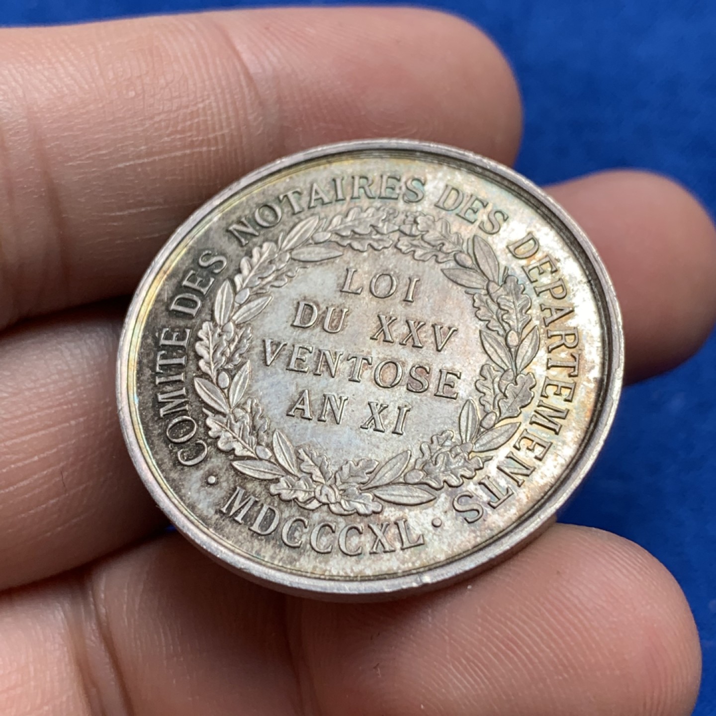 《竞宝斋》第173场-周日，周一2场 (全场包邮) 1840年 法国拿破仑第一执政纪念银章 双面绿色老五彩 底板干净 高点无磨损 转光非常好 目测ms 16.2克 32.3mm