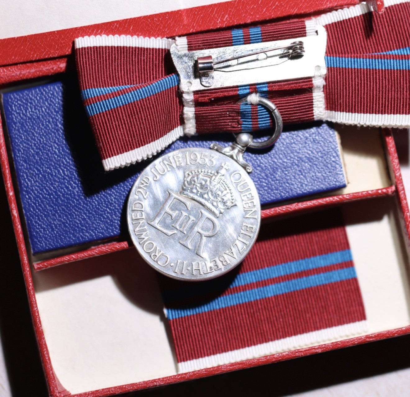 大猫徽章拍卖第226期 1953 英女王加冕纪念章 银质原盒女版
