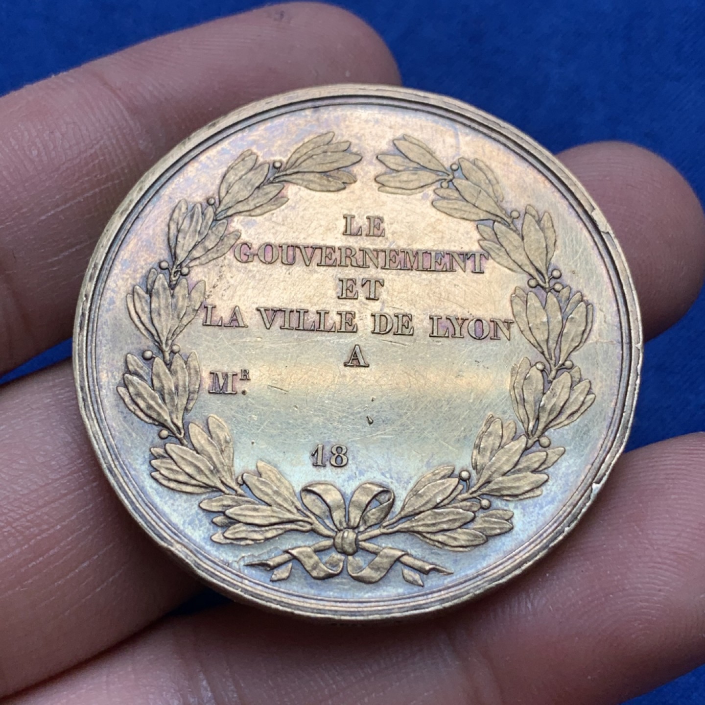 《竞宝斋》第173场-周日，周一2场 (全场包邮) 法国 18XX年 正面为头戴科林斯头盔的女神 银章 已经形成了金色包浆 41.3mm 38.48克