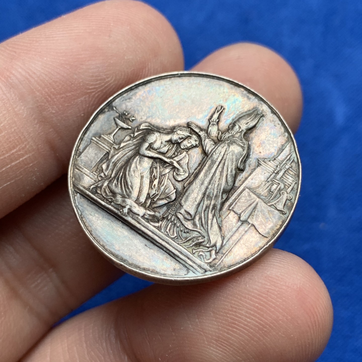 《竞宝斋》第173场-周日，周一2场 (全场包邮) 19世纪 百年老彩！法国结婚纪念银章 28mm直径 蜂蜜边铭 背面未使用