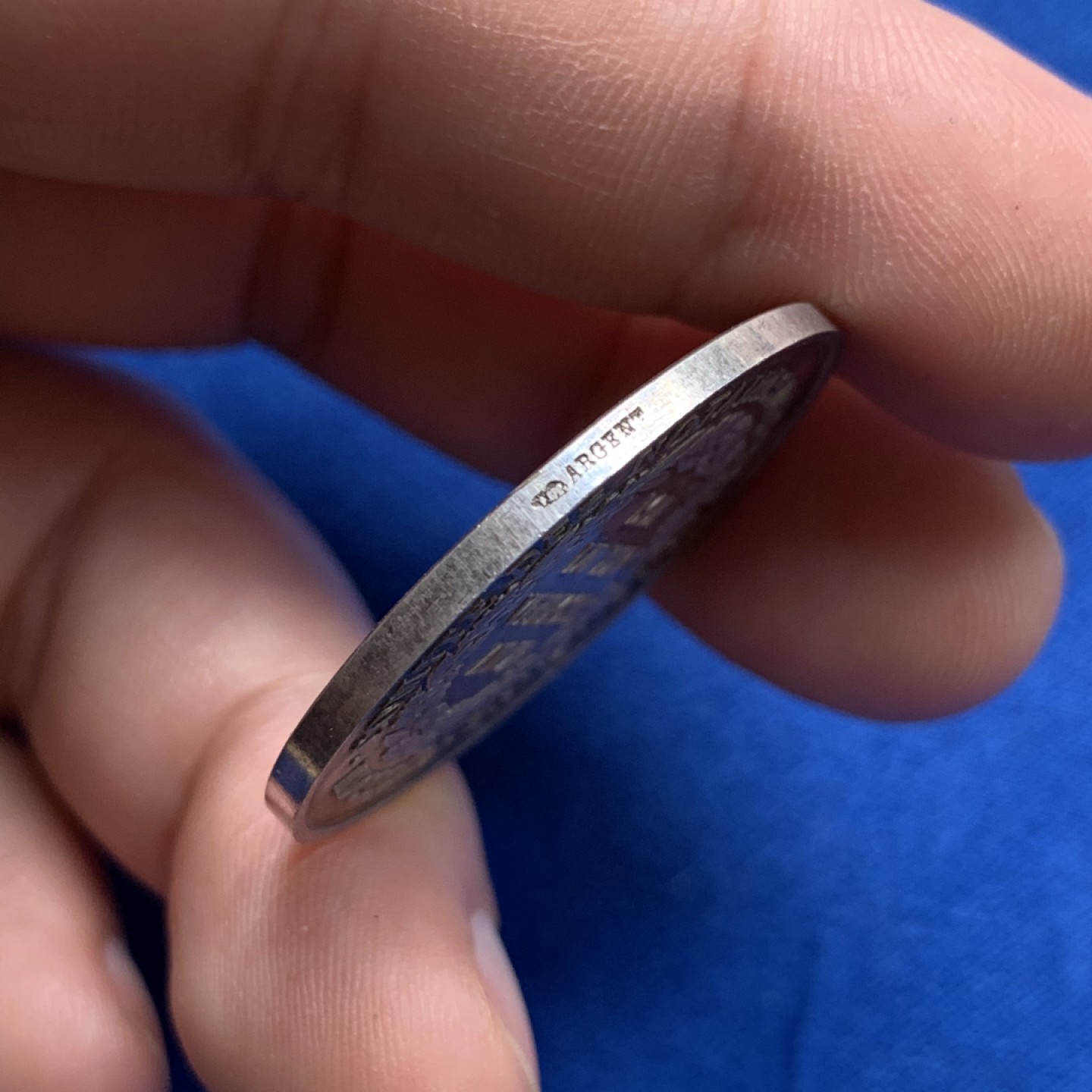 《竞宝斋》第173场-周日，周一2场 (全场包邮) 1840年 法国拿破仑第一执政纪念银章 双面绿色老五彩 底板干净 高点无磨损 转光非常好 目测ms 16.2克 32.3mm