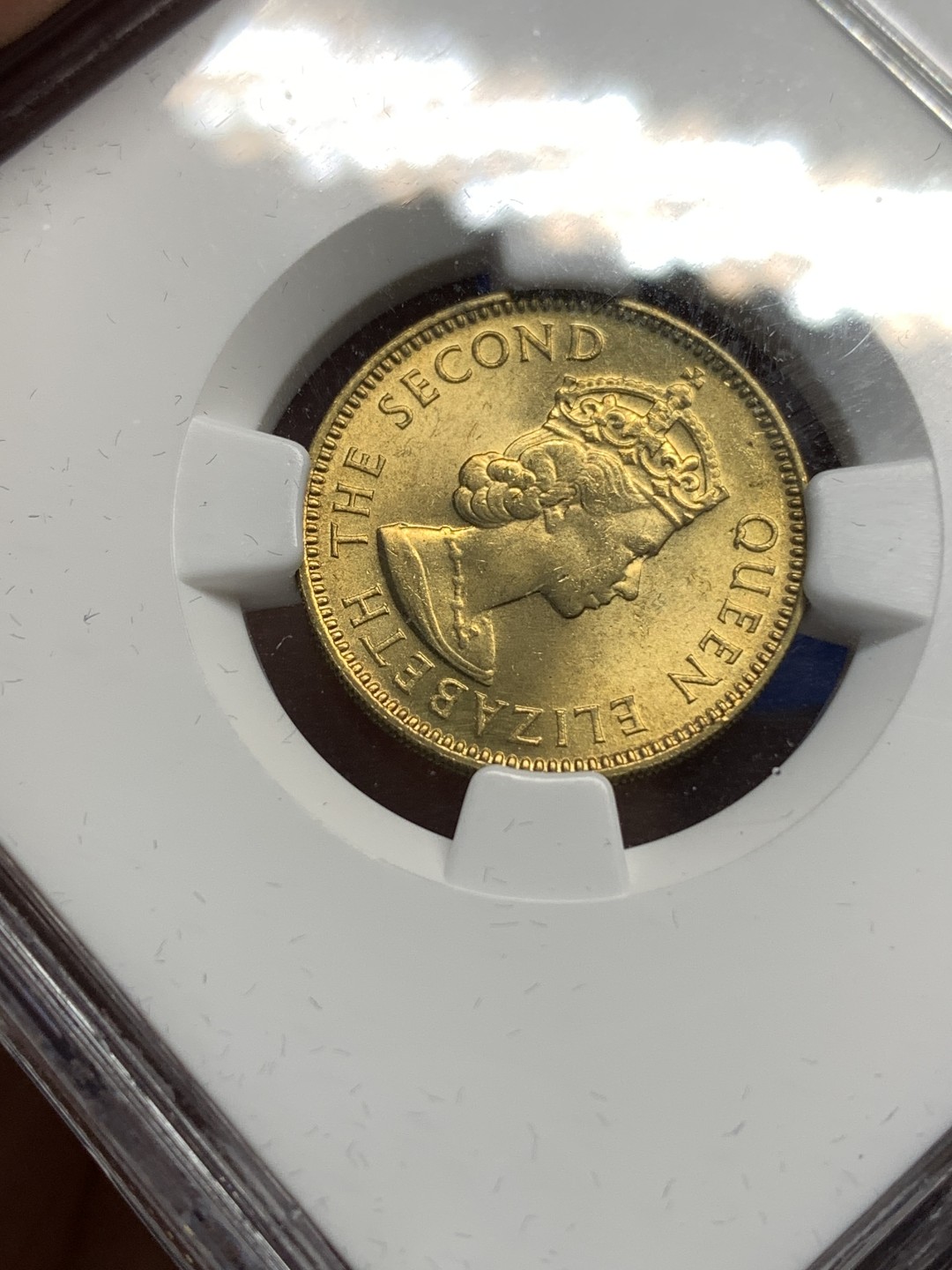 《竞宝斋》第173场-周日，周一2场 (全场包邮) NGC-MS65 香港1959H 香港一毫辅币 带漂亮转光 稀奇1980年同分盒子币成交价在650元左右