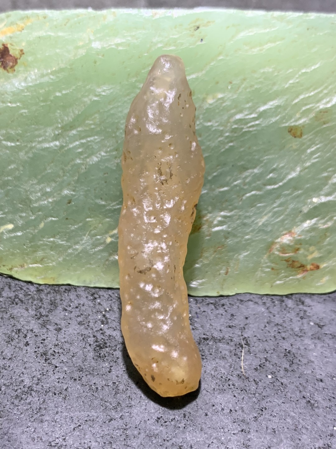 精美戈壁天然管状玛瑙原石一颗