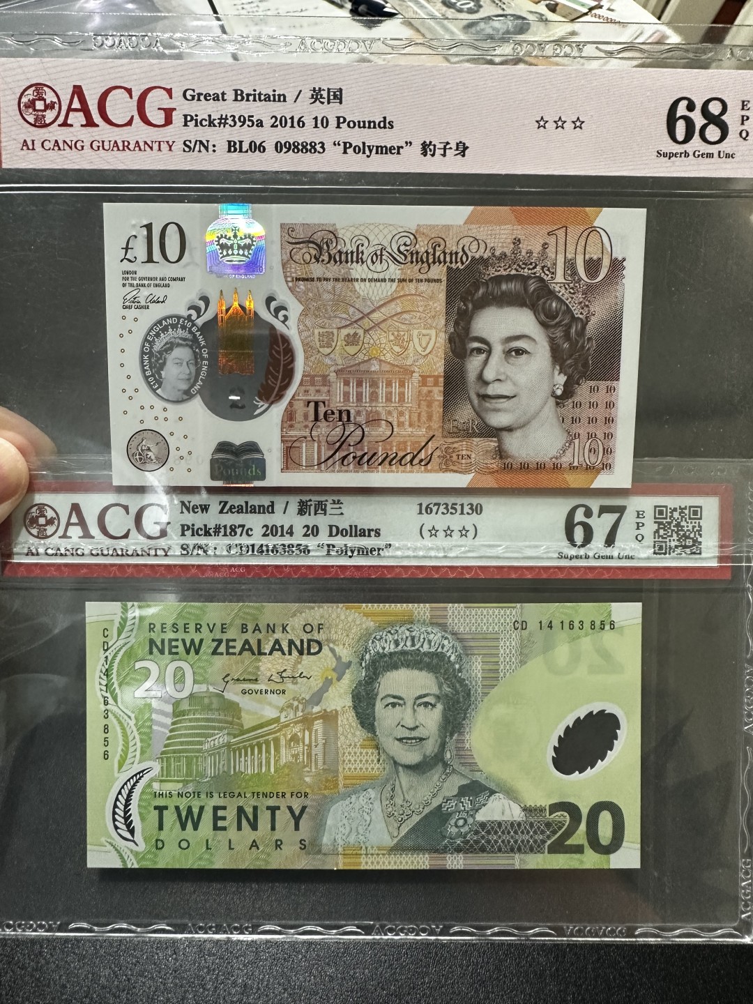 《外钞收藏家》第二百七十六期 2016年英国10镑+2014年新西兰10 两张爱藏评级