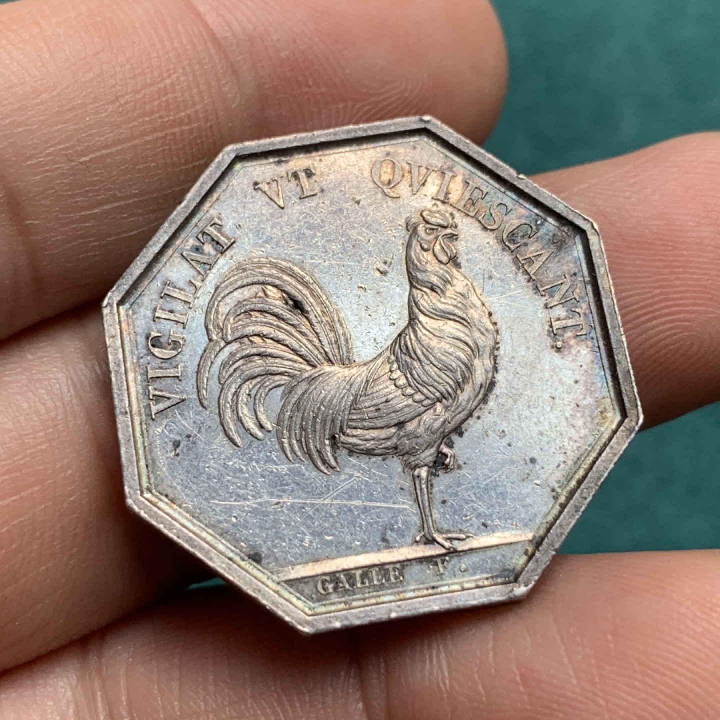 《竞宝斋》第174场-周日，周一2场 (全场包邮) 法国路易十八大公鸡八角银章 30mm，11.4克，无边铭