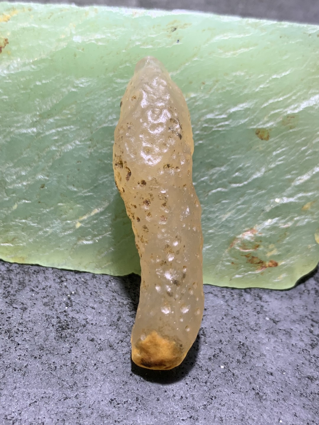 精美戈壁天然管状玛瑙原石一颗