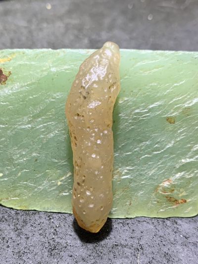 精美戈壁天然管状玛瑙原石一颗 - 精美戈壁天然管状玛瑙原石一颗