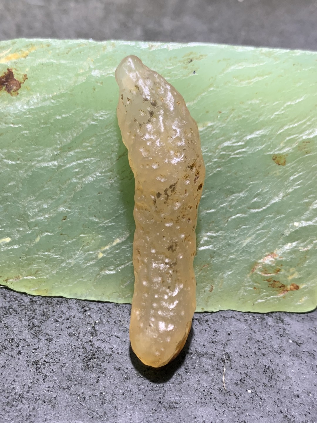 精美戈壁天然管状玛瑙原石一颗