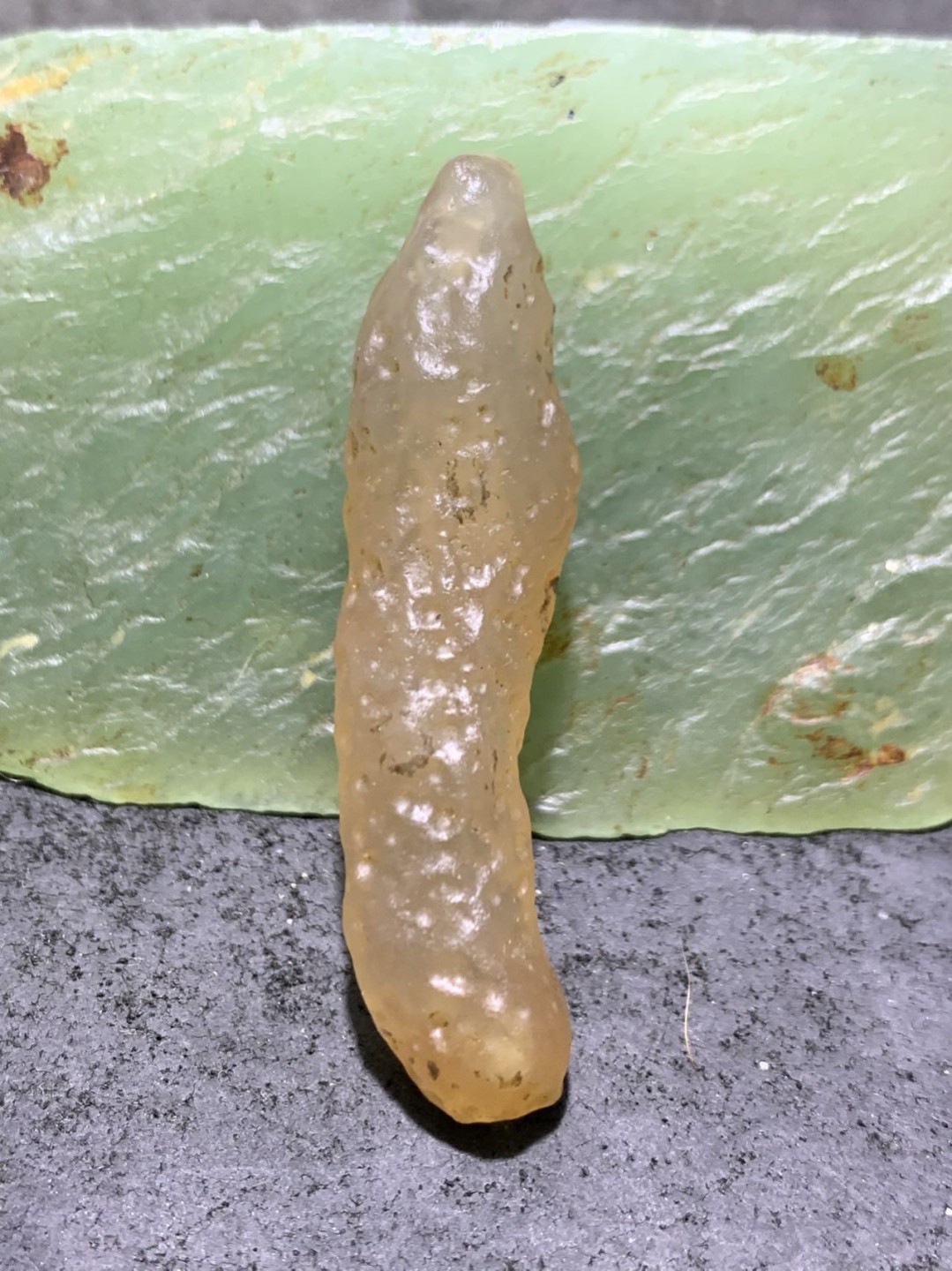 精美戈壁天然管状玛瑙原石一颗