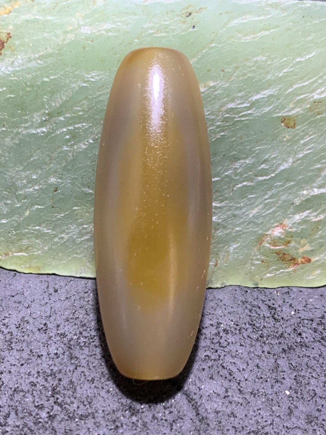 精美亚光高玉化巴西玛瑙手工雕刻龙鱼大桶珠一个！