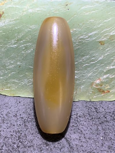 精美亚光高玉化巴西玛瑙手工雕刻龙鱼大桶珠一个！ 精美亚光高玉化巴西玛瑙手工雕刻龙鱼大桶珠一个！