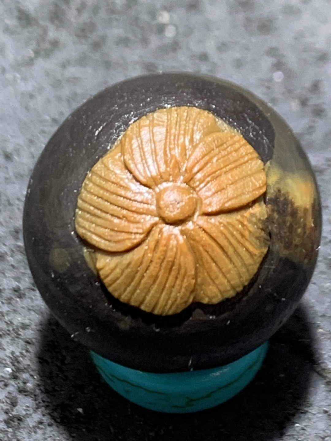 精美亚光战国红玛瑙雕刻莲花蜻蜓珠一颗！寓意：一品清廉，