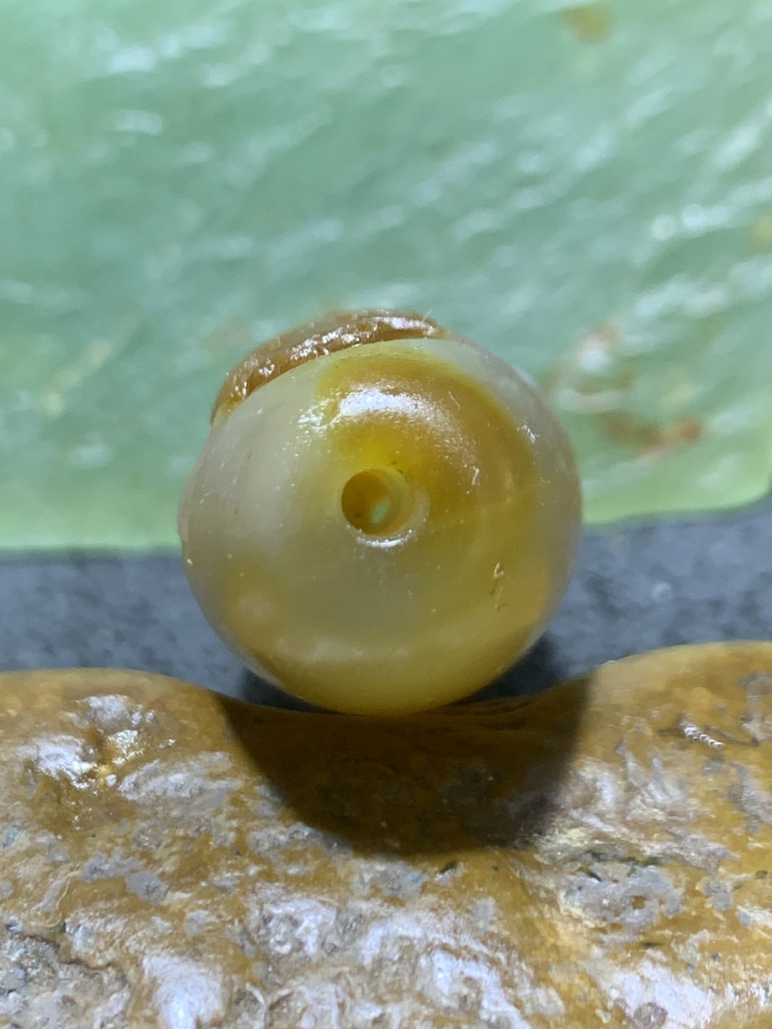 精美亚光高玉化巴西玛瑙手工雕刻龙鱼大桶珠一个！