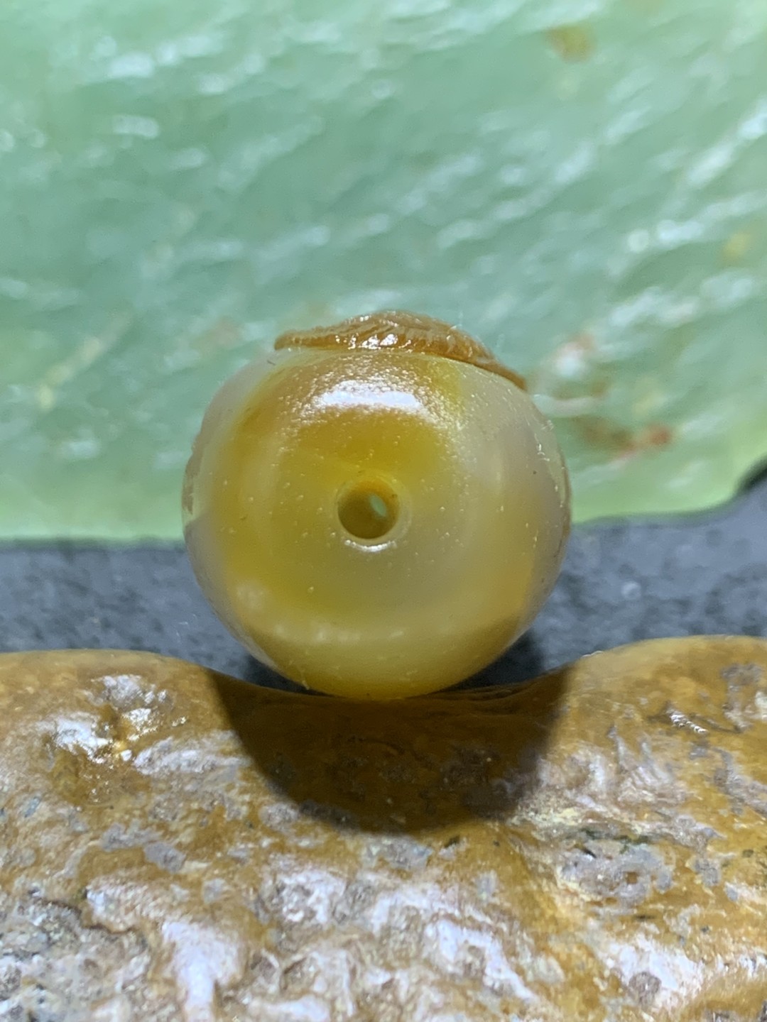 精美亚光高玉化巴西玛瑙手工雕刻龙鱼大桶珠一个！