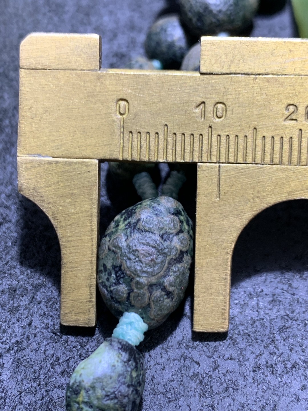 精美阿拉善绿眼石108项链一条