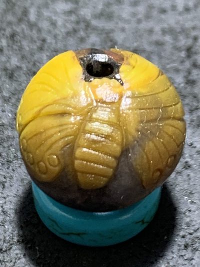 精美亚光冻料战国红玛瑙雕刻蝶恋花珠一颗！ 精美亚光冻料战国红玛瑙雕刻蝶恋花珠一颗！