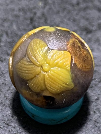 精美亚光冻料战国红玛瑙雕刻蝶恋花珠一颗！ 精美亚光冻料战国红玛瑙雕刻蝶恋花珠一颗！