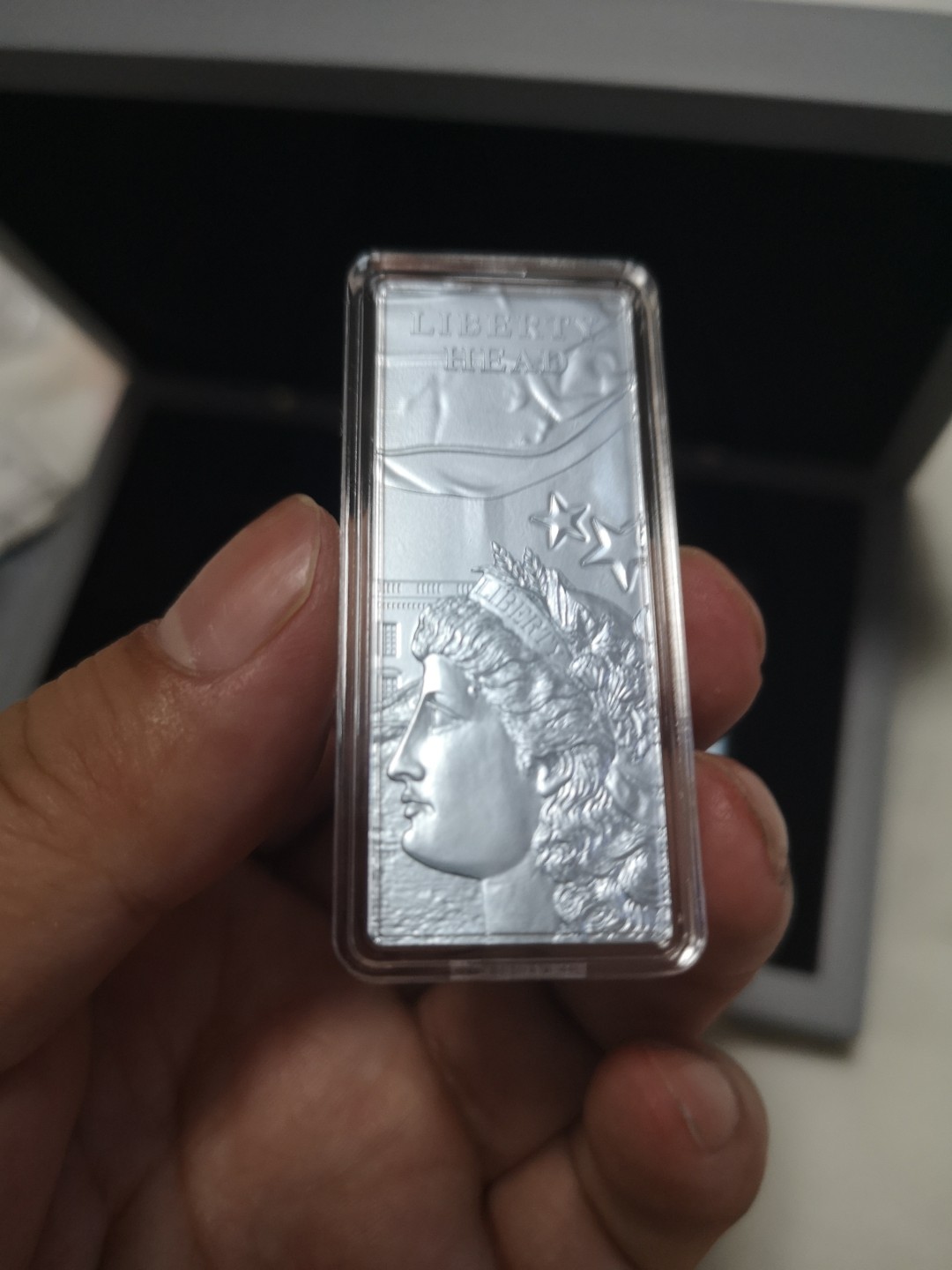 长老汇第4场现代币拍卖 巴巴多斯2022历史上的美元，含著名的摩根，1盎司方形银币X4枚，蓝色纳米涂层，原盒证，发行量仅有500枚