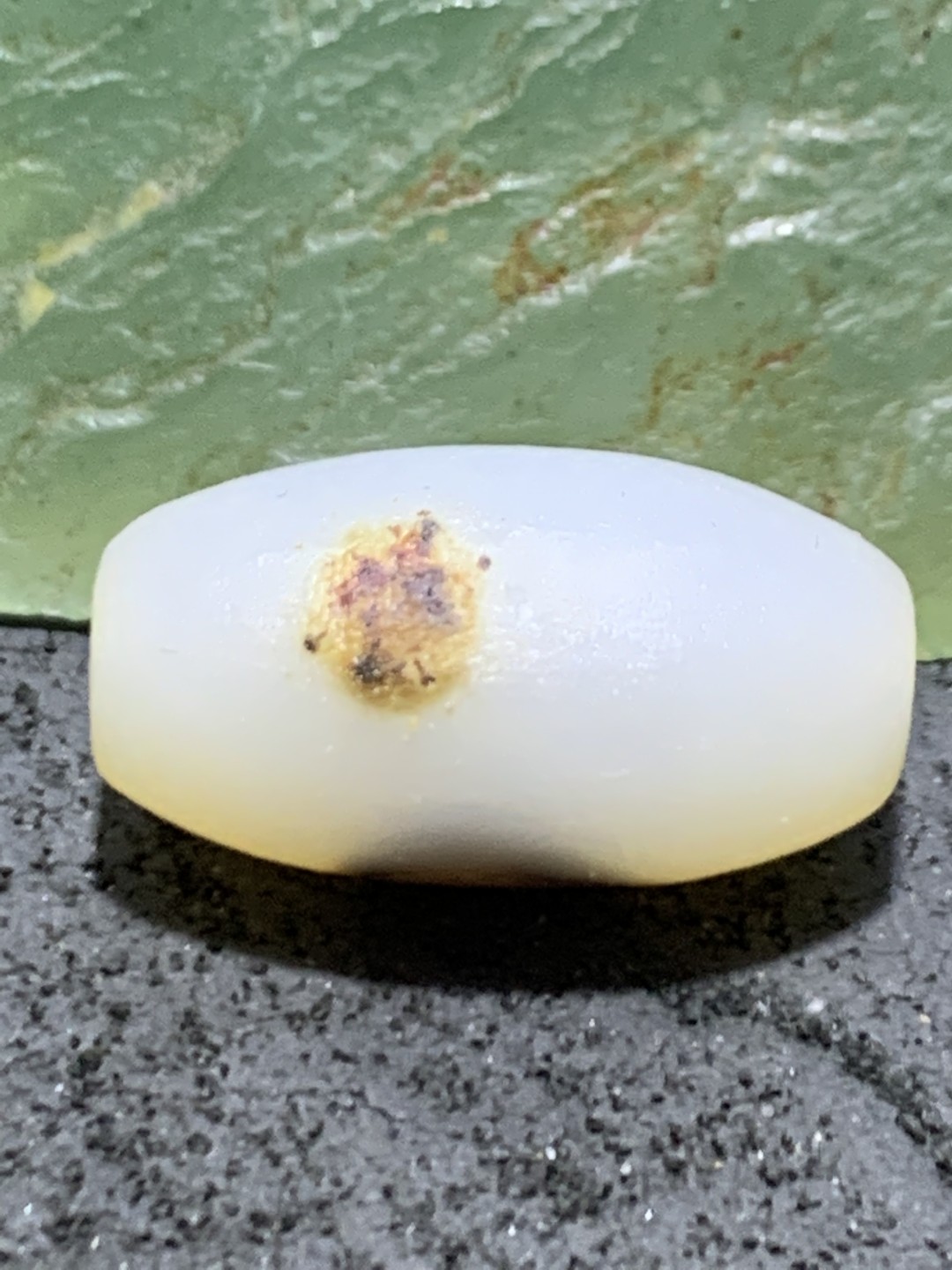精美亚光高玉化海洋玉髓手工俏色巧雕小鸡桶珠一个！