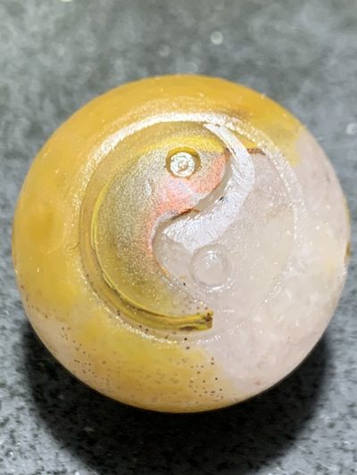 精美冰飘亚光战国红玛瑙手工俏色巧雕太极阴阳鱼大圆珠一个， - 精美冰飘亚光战国红玛瑙手工俏色巧雕太极阴阳鱼大圆珠一个，