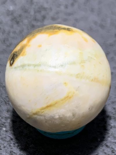 精美戈壁彩玉手工雕刻佛字圆珠一个！寓意：佛在心中， 精美戈壁彩玉手工雕刻佛字圆珠一个！寓意：佛在心中，