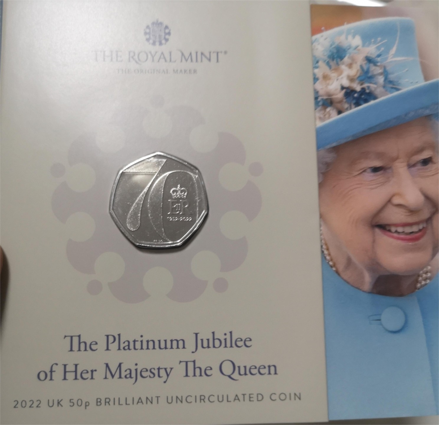 长老汇第4场现代币拍卖 英国2022女王在位70周年50便士纪念币卡装，非常受欢迎