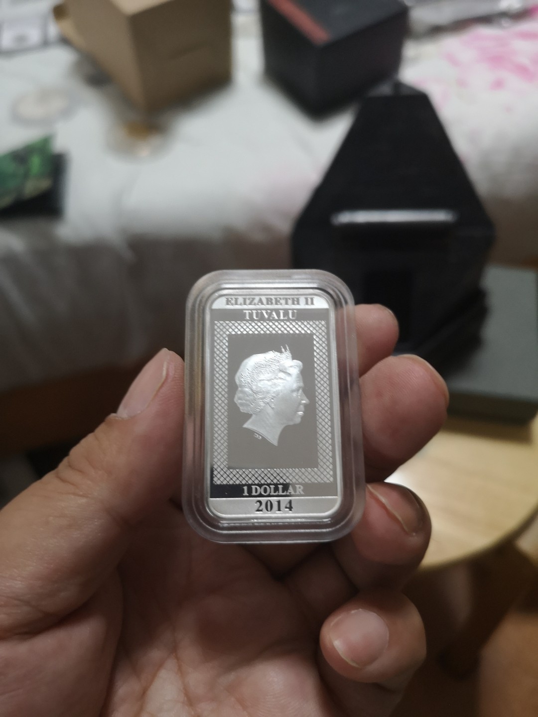 长老汇第4场现代币拍卖 图瓦卢2014变形金刚禁闭1盎司彩色幻彩精制银币，科技感很强的按键开关原装盒证
