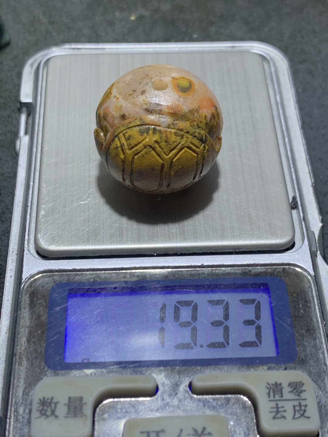 精美冰飘亚光战国红玛瑙手工俏色巧雕金钱龟珠一颗