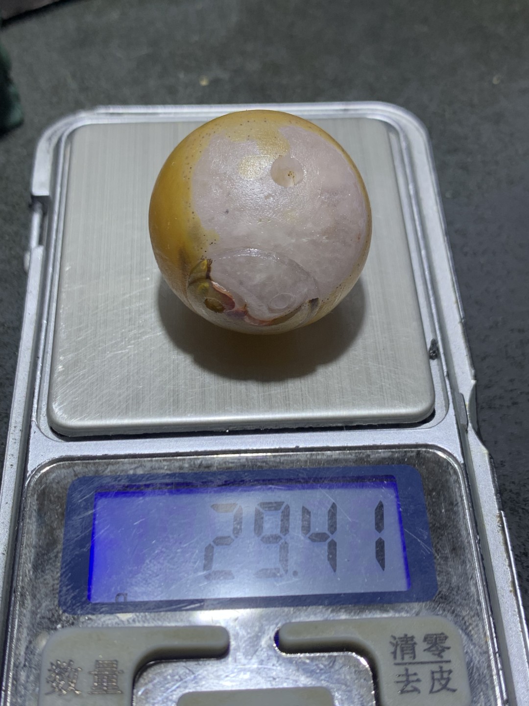 精美冰飘亚光战国红玛瑙手工俏色巧雕太极阴阳鱼大圆珠一个，