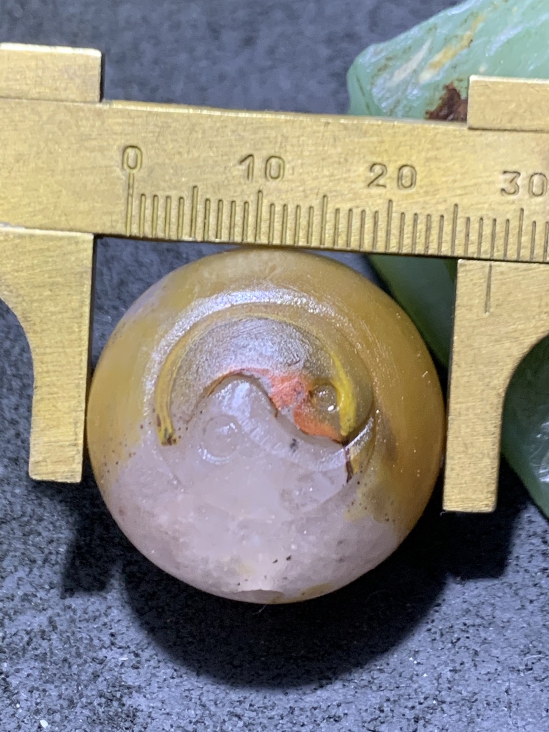 精美冰飘亚光战国红玛瑙手工俏色巧雕太极阴阳鱼大圆珠一个，