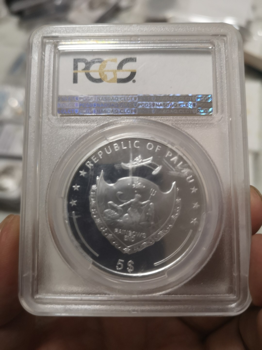 长老汇第4场现代币拍卖 帕劳2016珍珠镶嵌精制银币，PCGS PR70DCAM，评级币盒上有胶带印痕