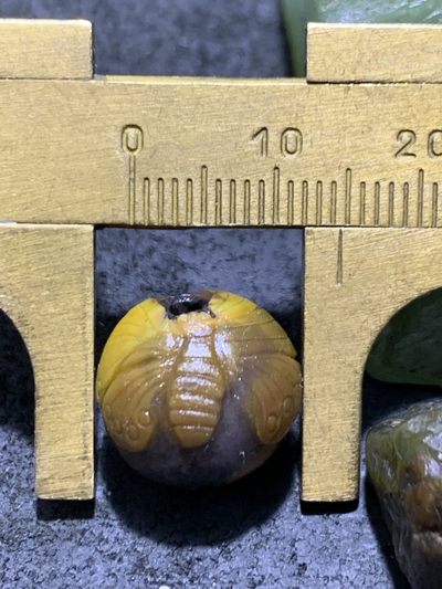 精美亚光冻料战国红玛瑙雕刻蝶恋花珠一颗！ 精美亚光冻料战国红玛瑙雕刻蝶恋花珠一颗！