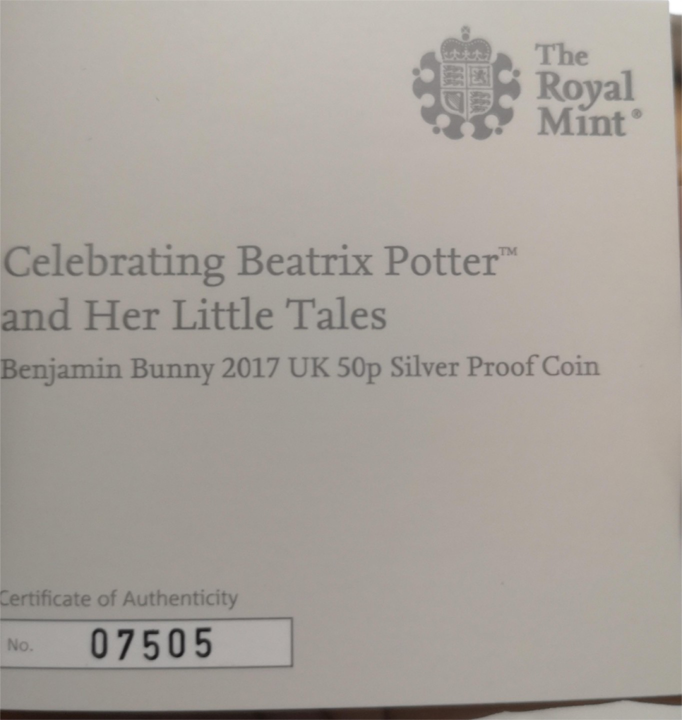 长老汇第4场现代币拍卖 英国2017彼得兔系列兔子本杰明50便士精制彩色银币，原盒证