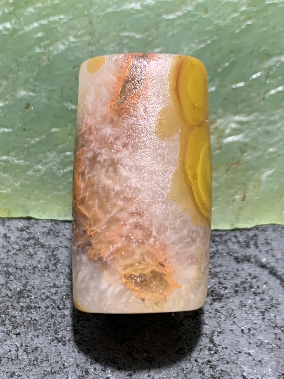 精美高润度冰飘糖心料8字天眼战国红玛瑙手工俏色巧雕鲤鱼出水桶珠一个！