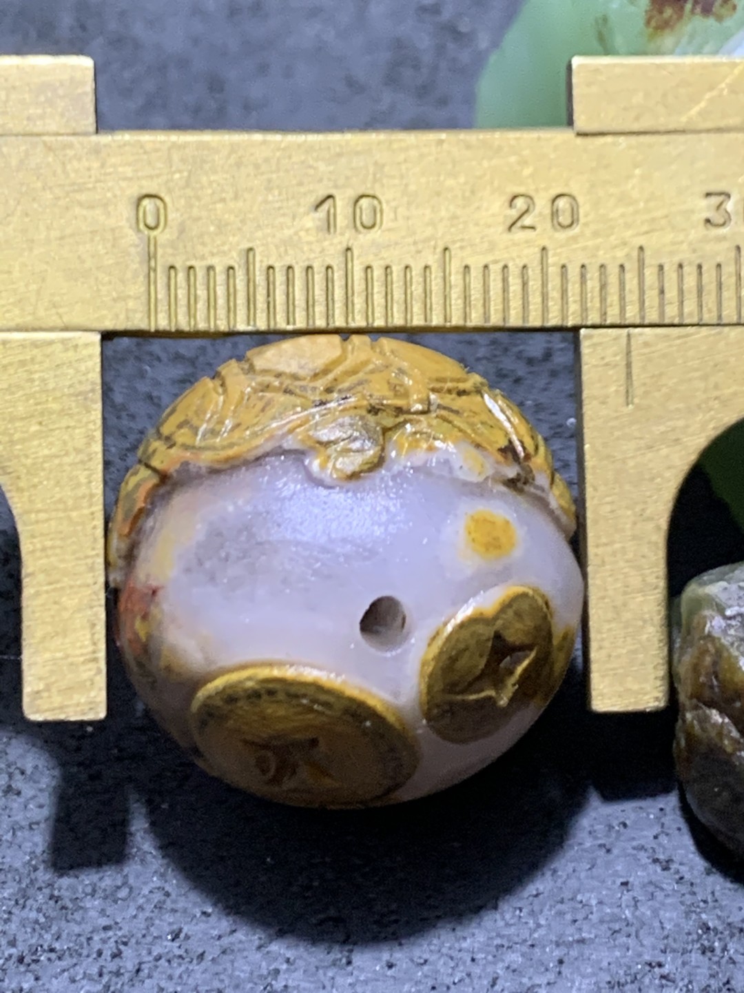 精美冰飘亚光战国红玛瑙手工俏色巧雕金钱龟珠一颗