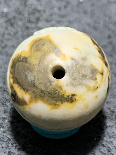 精美戈壁彩玉手工雕刻佛字圆珠一个！寓意：佛在心中， 精美戈壁彩玉手工雕刻佛字圆珠一个！寓意：佛在心中，