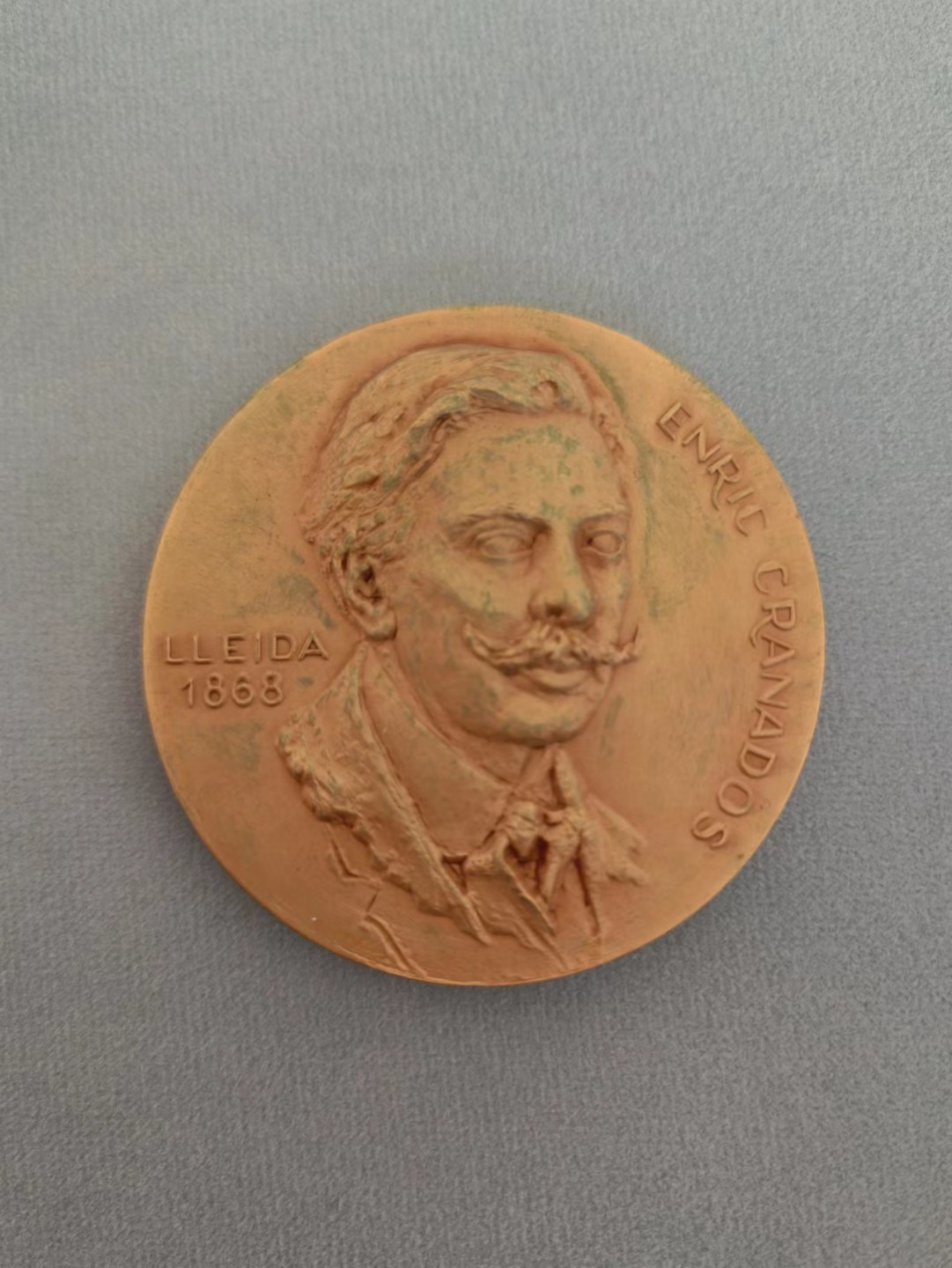 圣牌，代币，章牌专场十四期 西班牙名人系列：Enrique Granados镀金铜章，直径5cm。