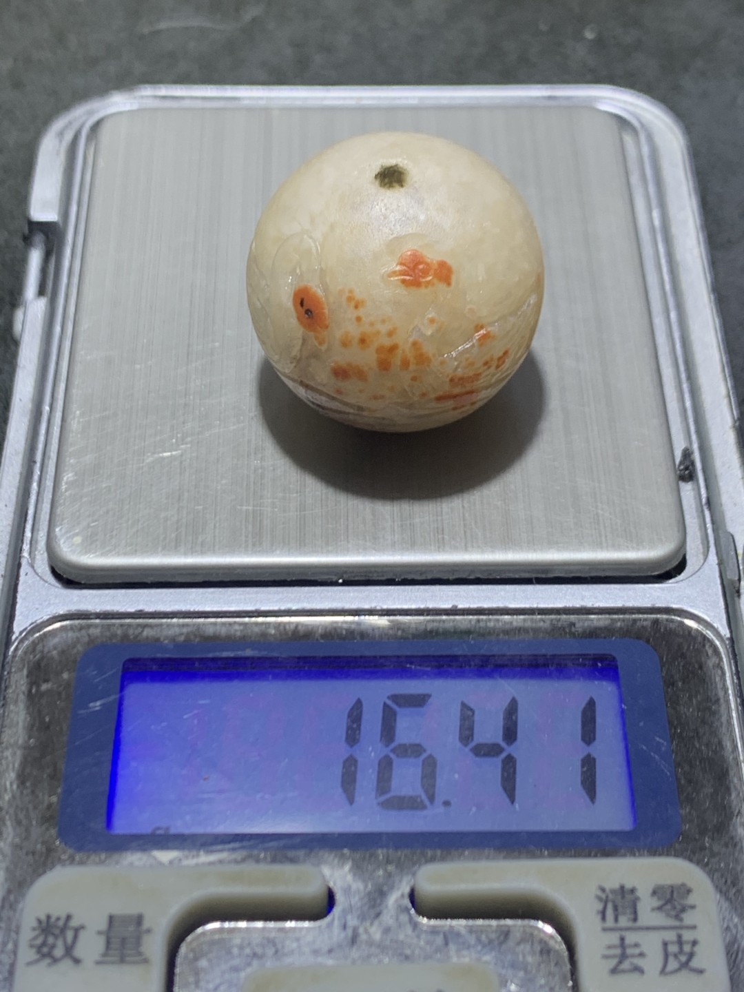精美冰飘亚光战国红玛瑙手工俏色巧雕天鹅珠一个，