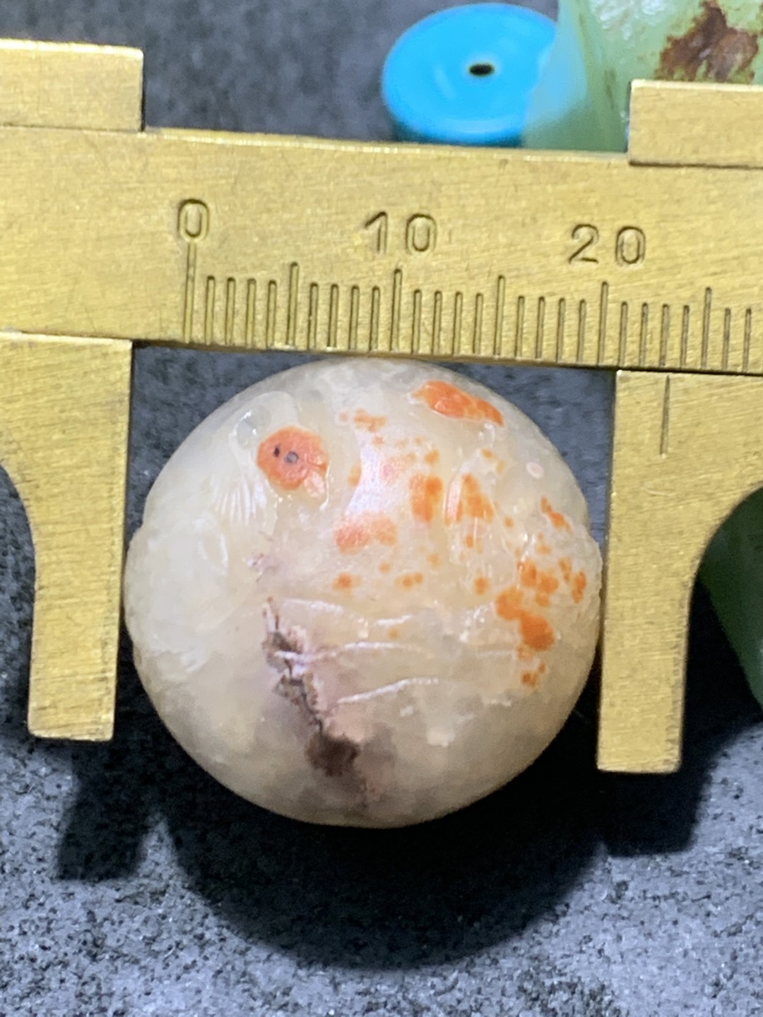 精美冰飘亚光战国红玛瑙手工俏色巧雕天鹅珠一个，