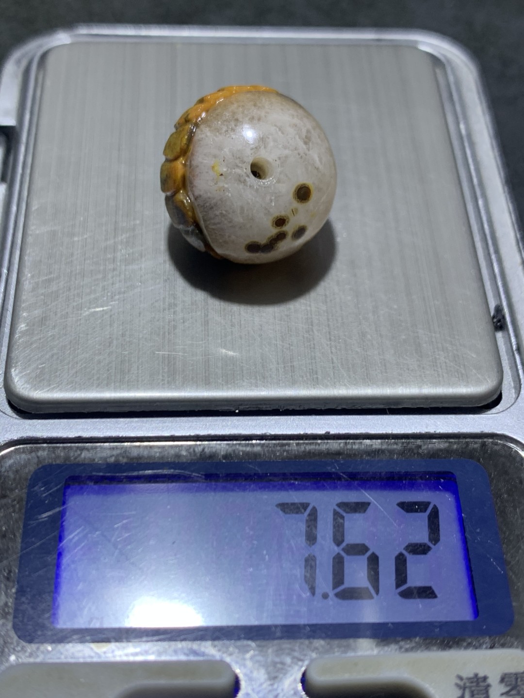 精美冰飘亚光战国红玛瑙手工俏色巧雕莲蓬珠一个